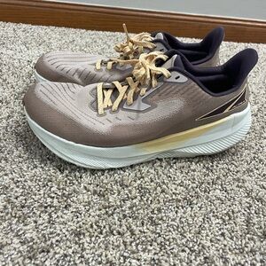 Altra Experience Flow size 9.5